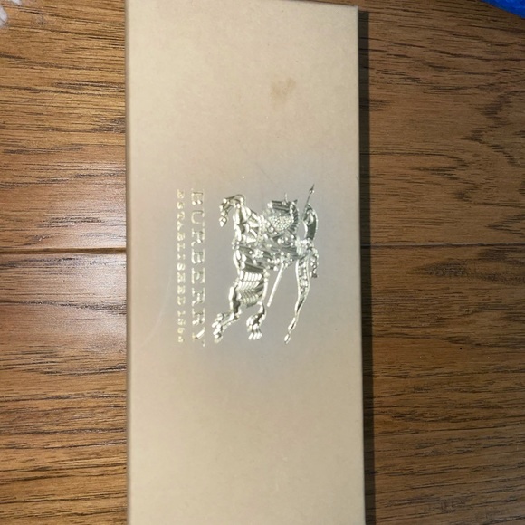 Burberry sunglasses - Picture 2 of 5